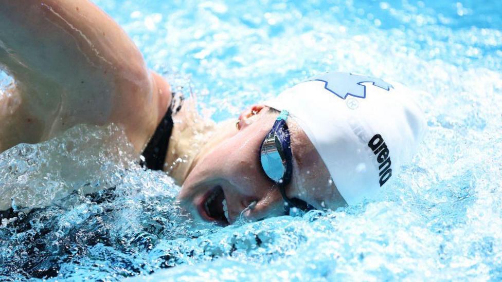 Swimmer Georgia Nel in the pool