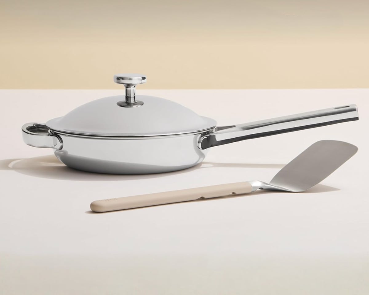 product photo of pan and spatula on counter