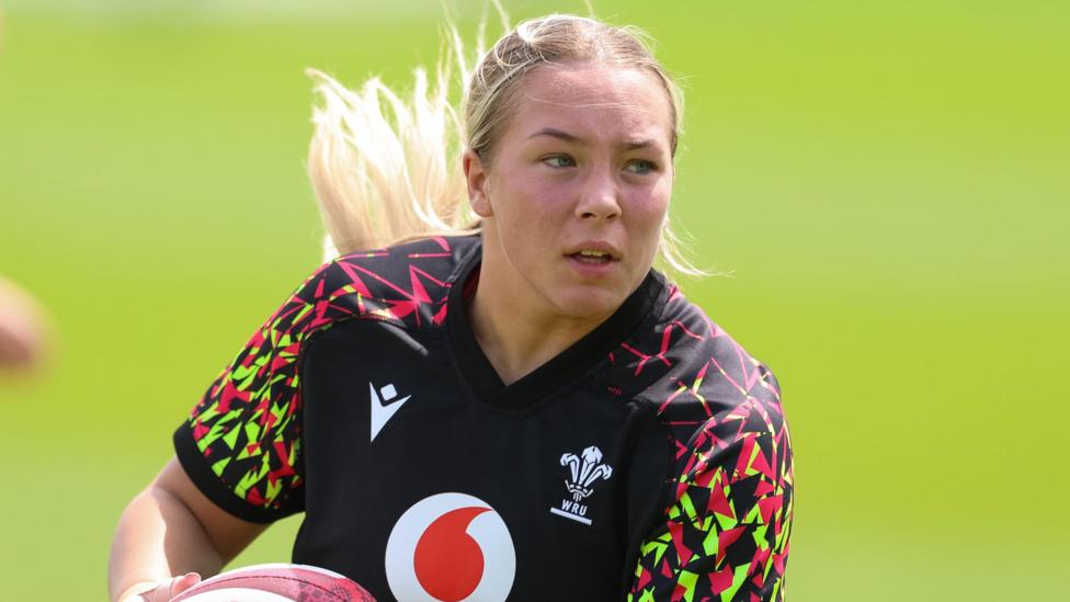 Kelsie Webster carries the ball in training with Wales