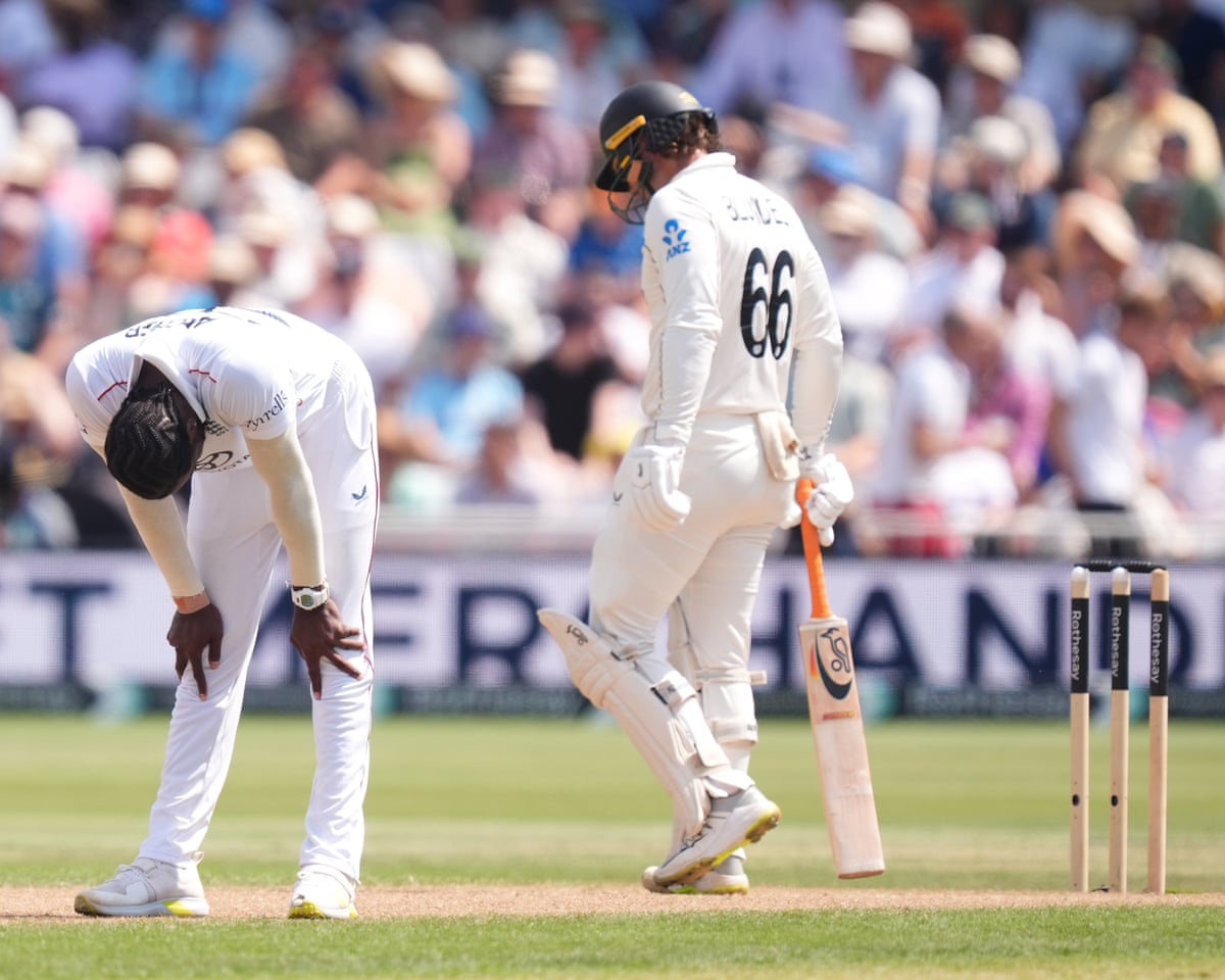 The England fast bowler Jofra Archer (left), puts his hands on his knees in frustration after a dropped catch reprieved the New Zealand batter Tom Blundell (right),