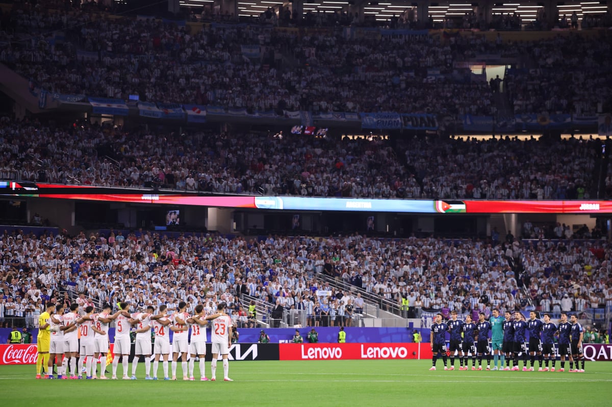 Players and match officials take a moment of silence for the victims of the Venezuelan earthquake