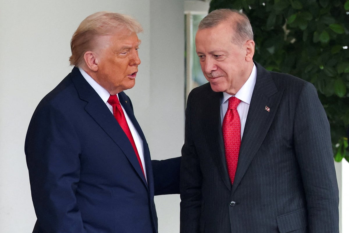 Donald Trump welcomes Recep Tayyip Erdoğan at the White House