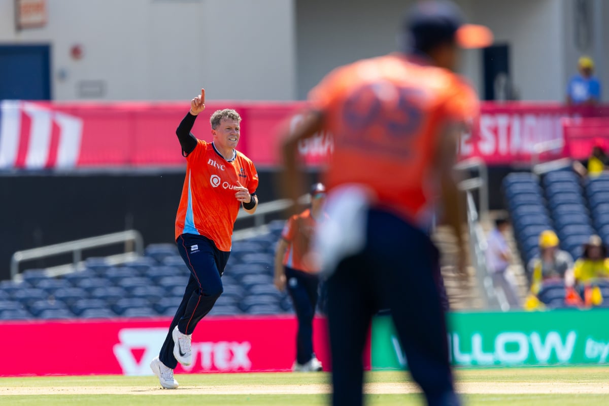 Peter Siddle takes a wicket for the San Francisco Unicorns.