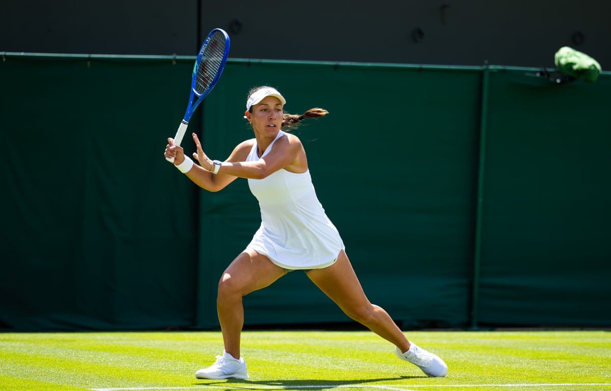 Jessica Pegula lines up a forehand