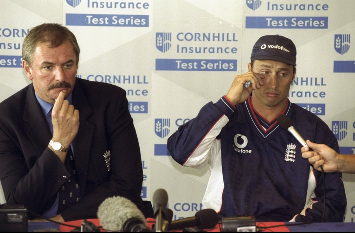 David Graveney (left) and Nasser Hussain (right), the England chair of selectors and captain, address the media at a press conference.