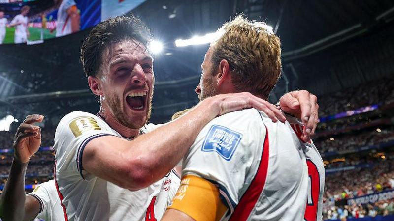Declan Rice celebrates with Harry Kane
