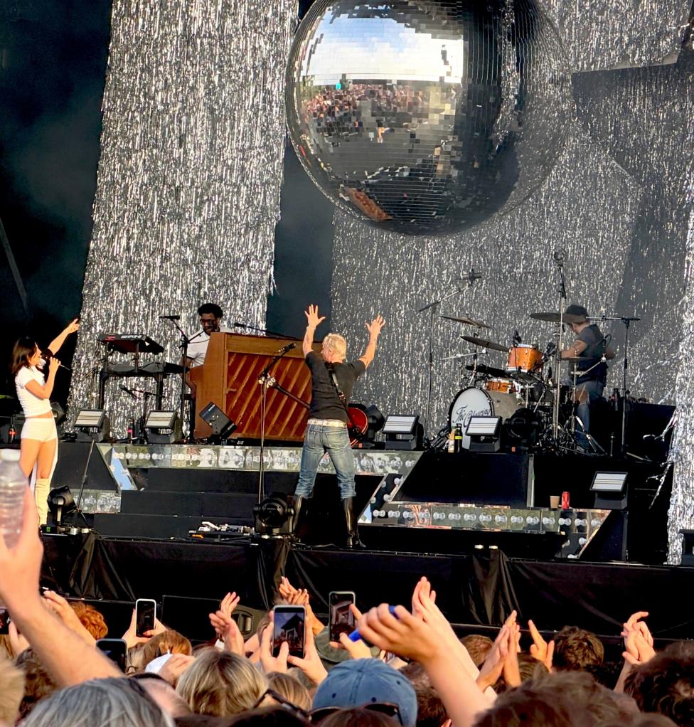 Wolf Alice worship their big ball