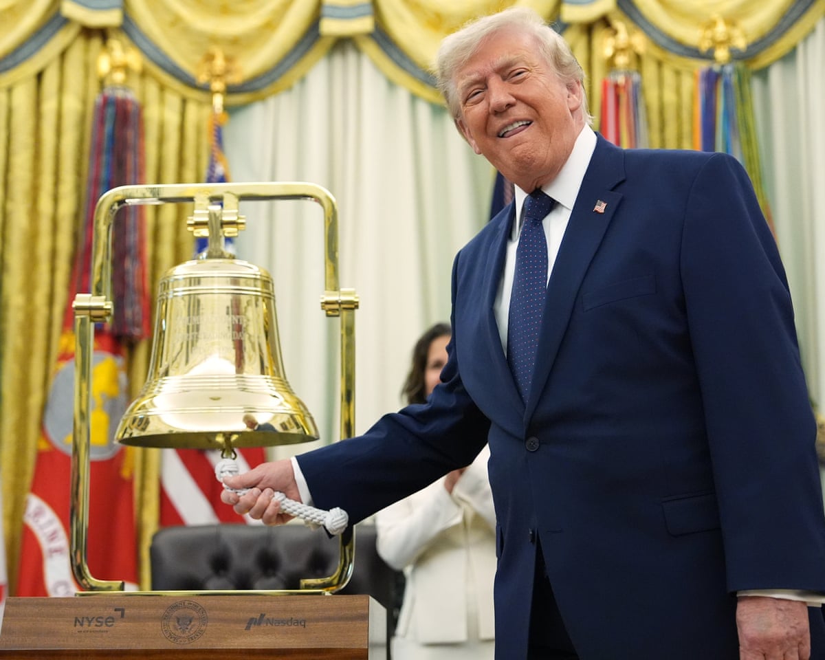 Donald Trump rings the opening bell for the New York Stock Exchange and the Nasdaq in the Oval Office, 6 July 2026, in Washington.
