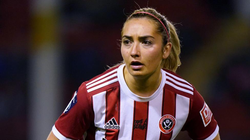Maddy Cusack in a red and white Sheffield United kit