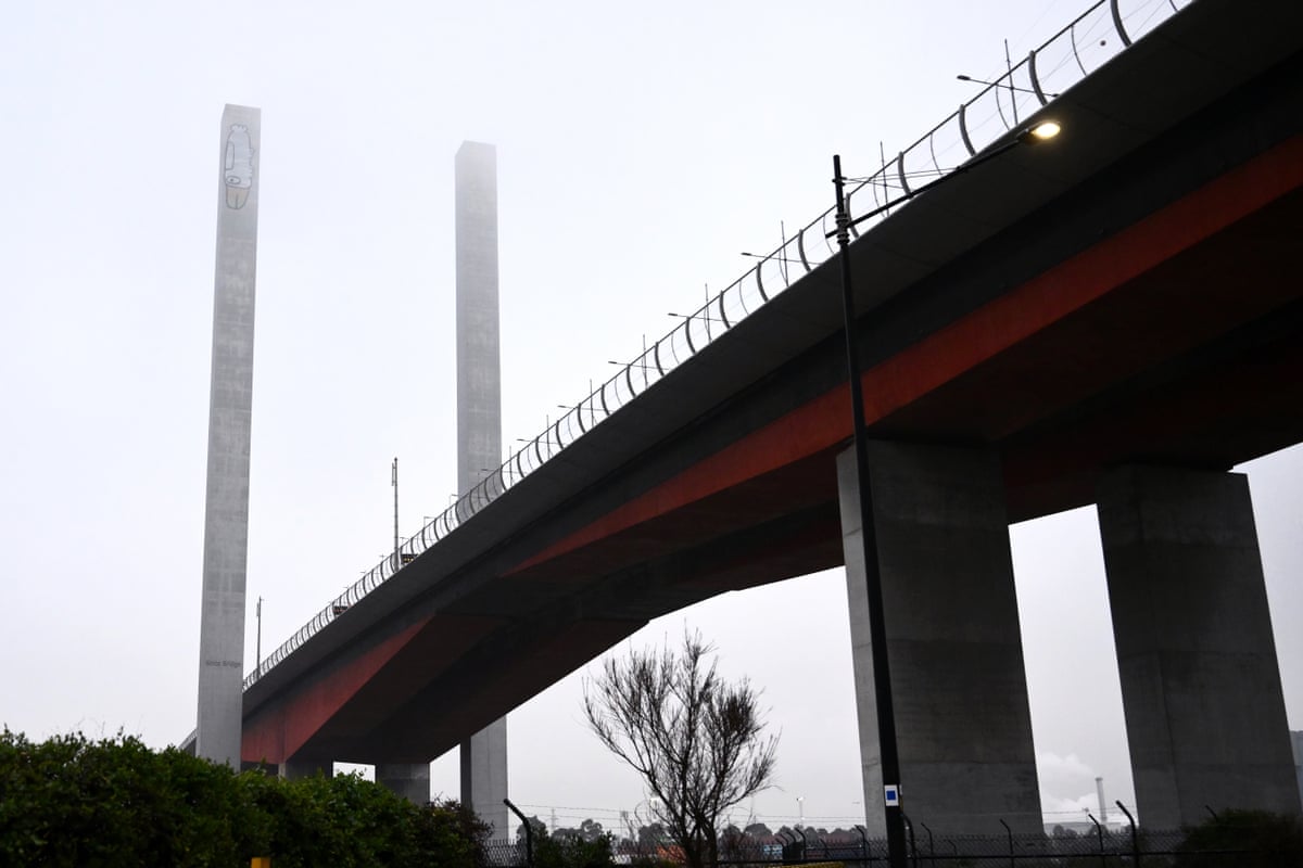 A misty morning for the unveiling