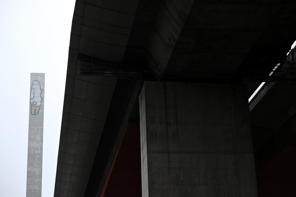 Police were called to the Bolte Bridge at 3am