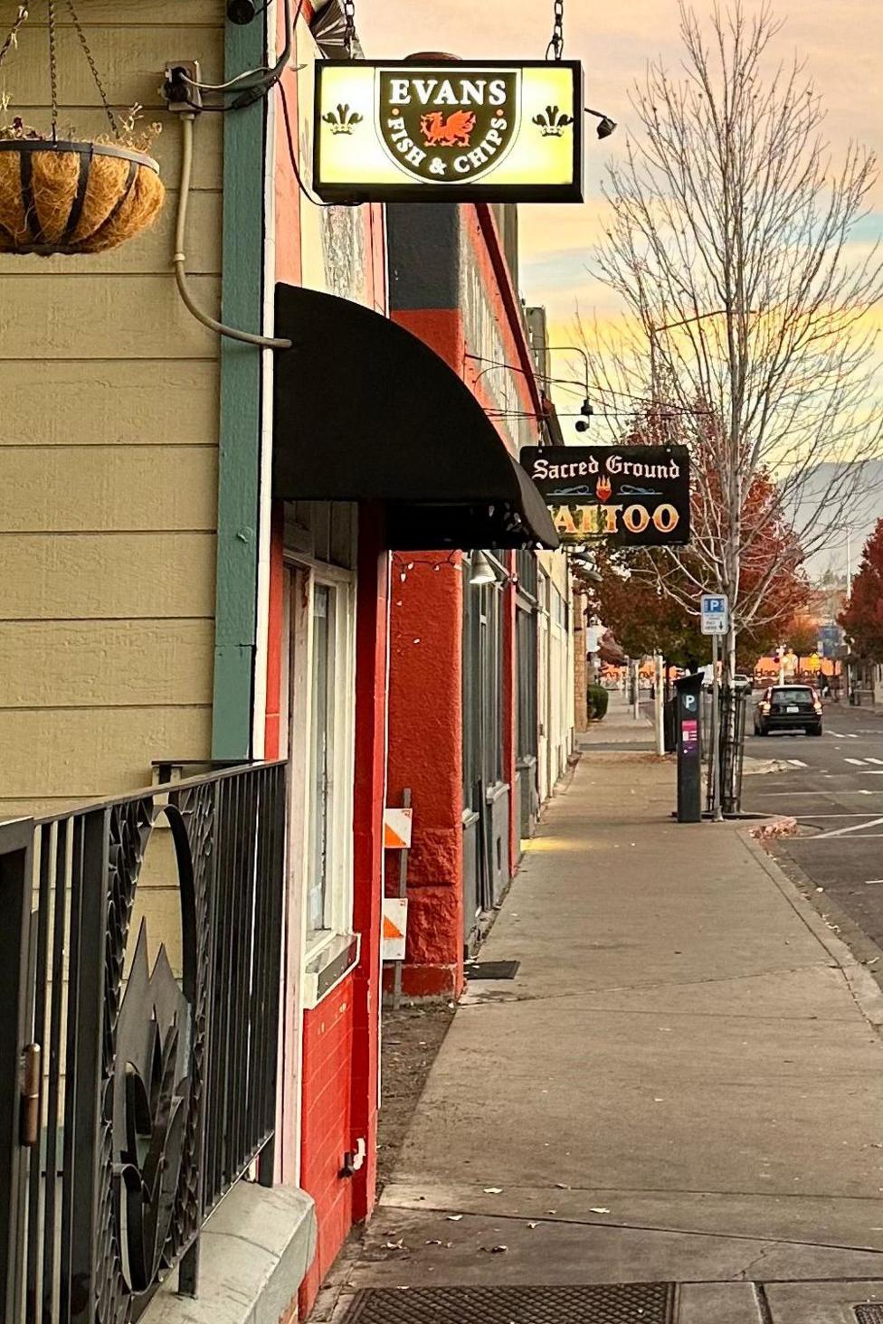 Siop Chpis Evans, Flagstaff