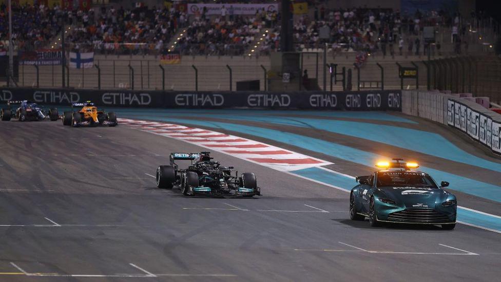 Lewis Hamilton ahead of Max Verstappen during the safety car at Abu Dhabi grand prix in 2021
