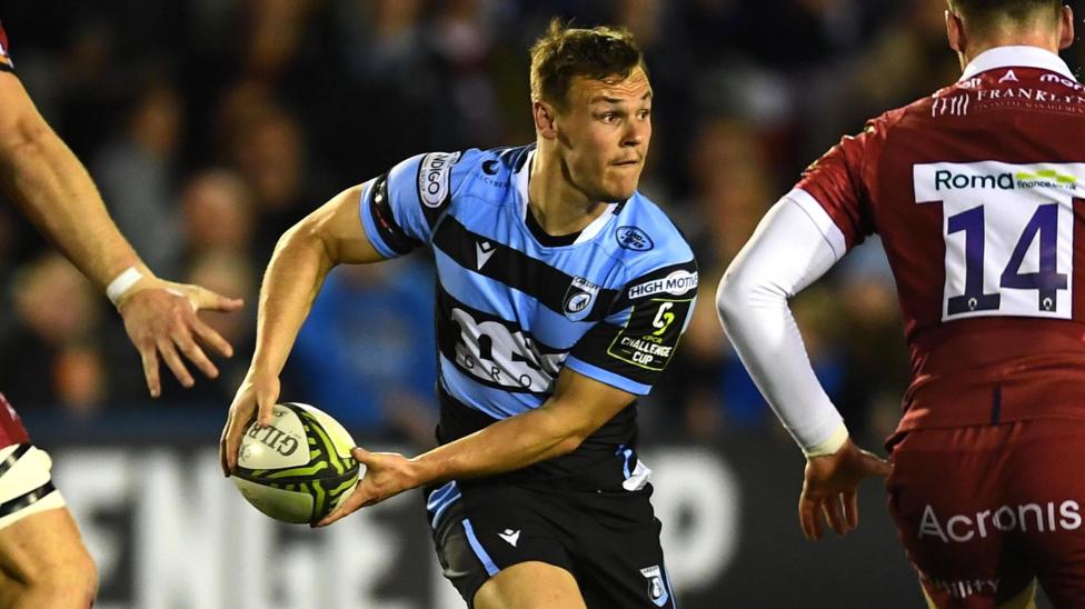 Jarrod Evans passes the ball for Cardiff