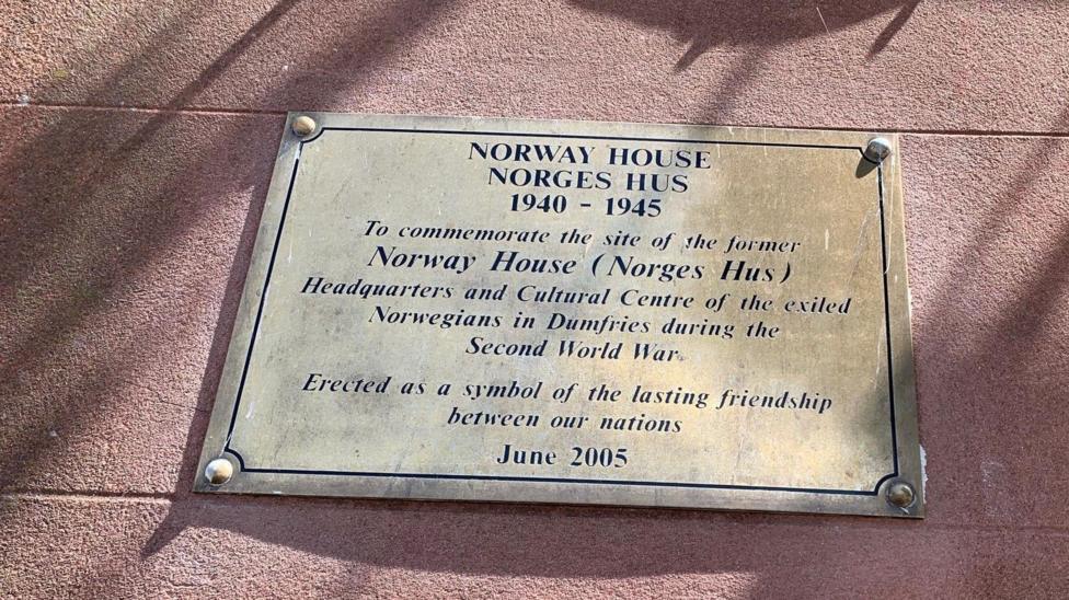 A brass plaque commemorating Norway House in Dumfries saying it was