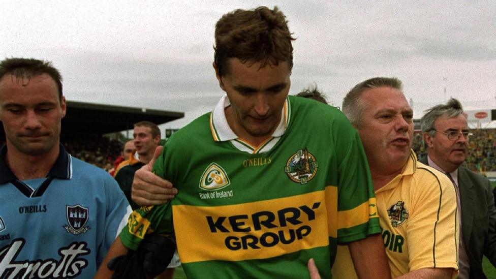 Maurice Fitzgerald is congratulated by Kerry manager Páidí Ó Sé in 2001