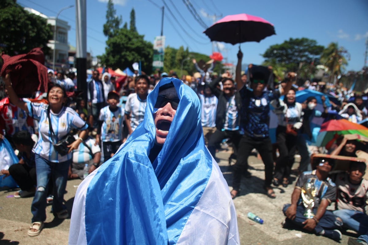 INDONESIA-FBL-WC-2026-FANSFootball fans watch a live broadcast of the 2026 FIFA World Cup quarter-final match between Argentina and Switzerland, won 1-0 by Argentina, during a public viewing in Ternate, North Maluku, on July 12, 2026. (Photo by AZZAM RIZQULLAH / AFP via )