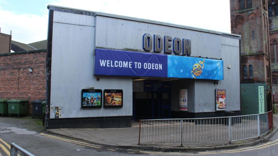 A photo of the exterior of the cinema, taken in 2015. There is a large Odeon sign, above a banner saying 'Welcome to Odeon'