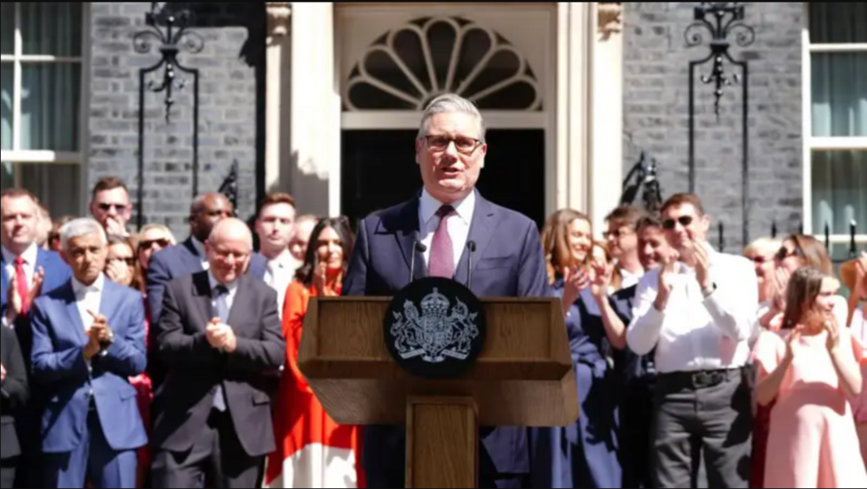 Areithiad olaf Syr Keir Starmer yn Downing Street o flaen cefnogwyr a chydweithwyr