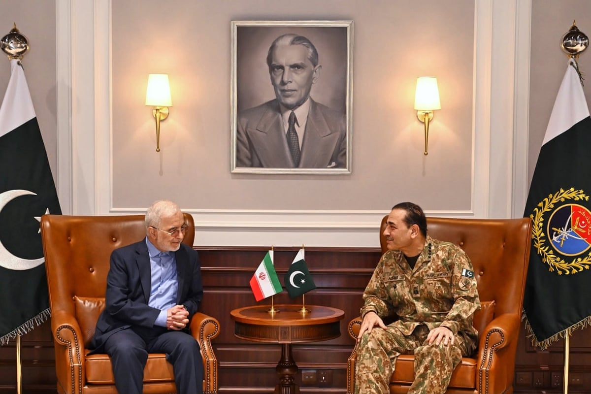 Iran’s interior minister Eskandar Momeni meets with officials in Pakistan