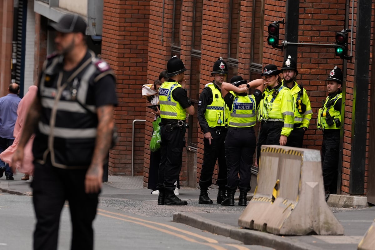 About half a dozen police officers stood outside No 10 North.