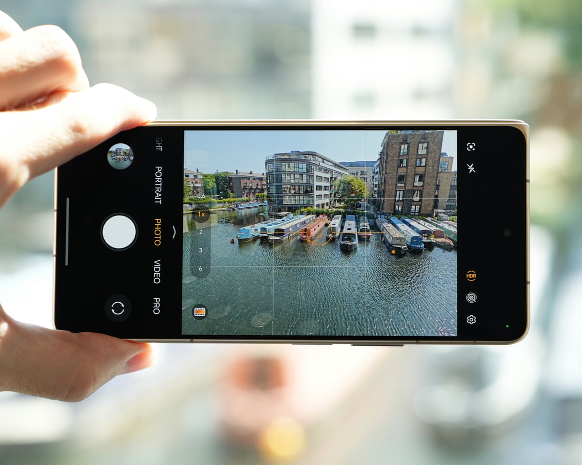 The camera app on the Honor Magic V6.