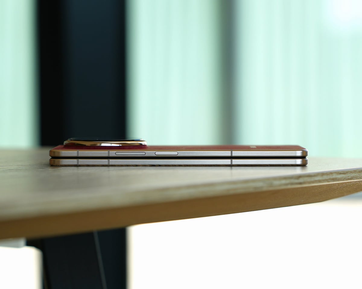 The side profile of the Honor Magic V6.