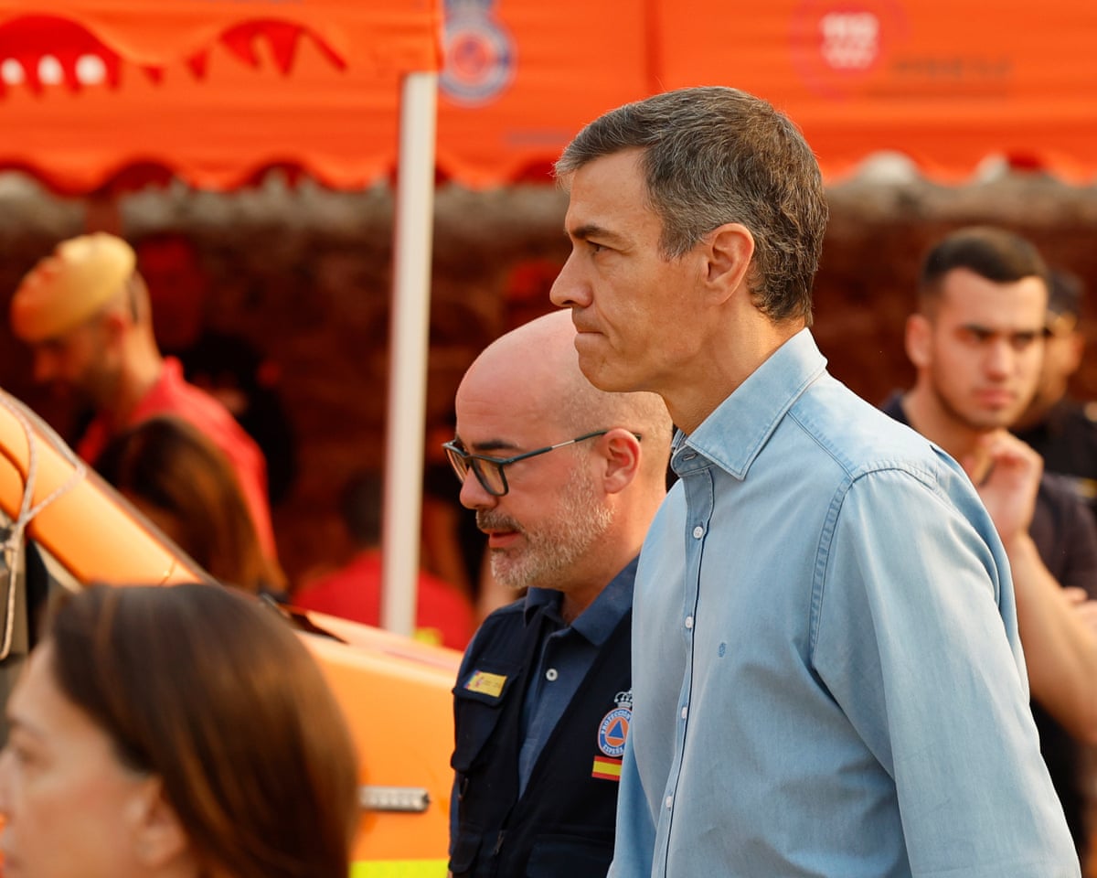 Spanish prime minister Pedro Sánchez and Spanish Government Delegate in Madrid Francisco Martin visit the firefighters’ control center in the village of Cenicientos, Madrid, Spain over the weekend.
