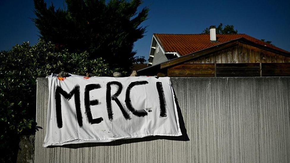 A thank you message to firefighters in the Biscarrosse area, south-east of Bordeaux