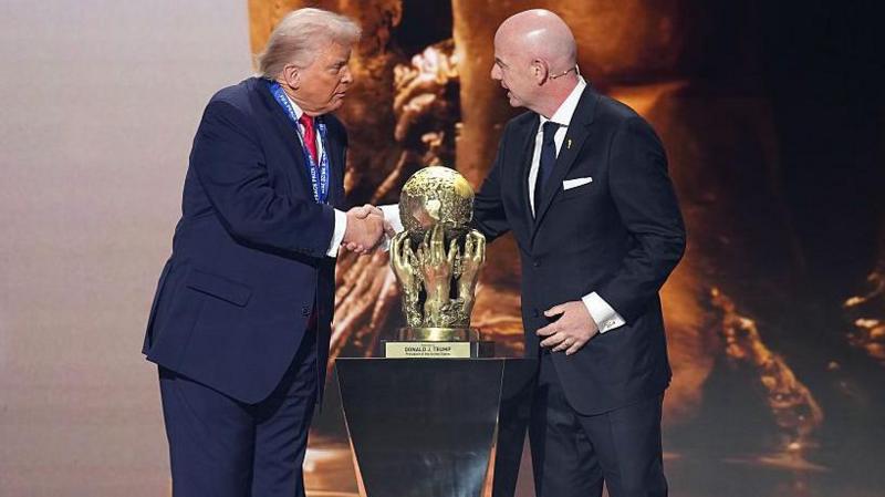 US President Donald Trump receives the Fifa Peace Prize from Fifa president Gianni Infantino at the 2026 World Cup draw