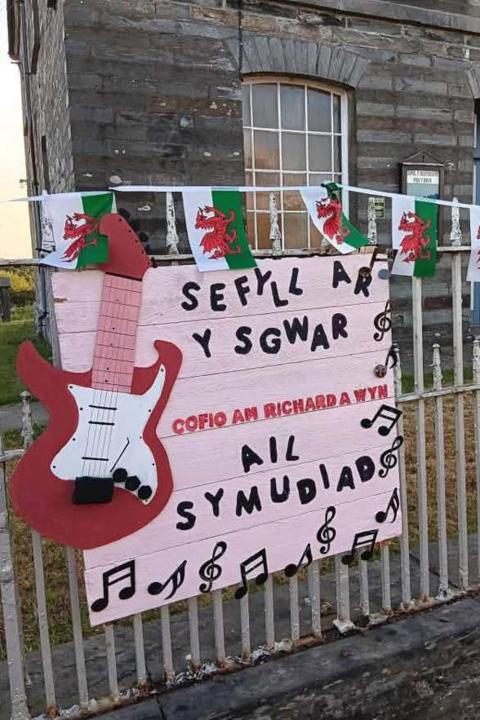 Teyrngedau Ail Symudiad