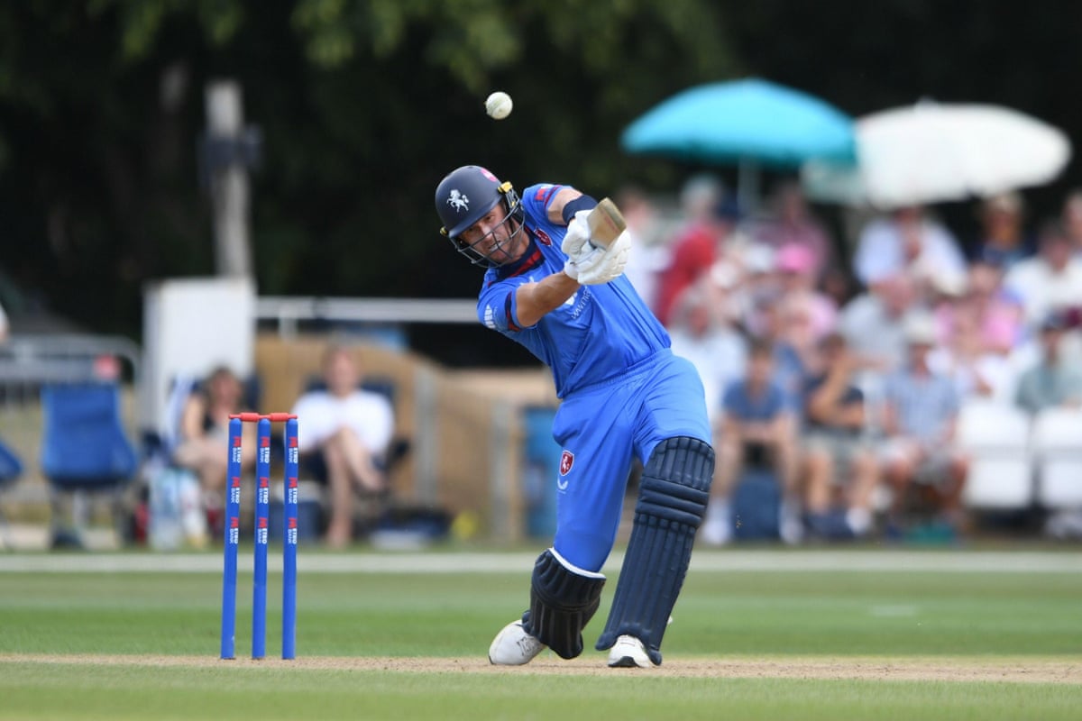 Joe Denly played his part as Kent beat Somerset in his final match as a professional.