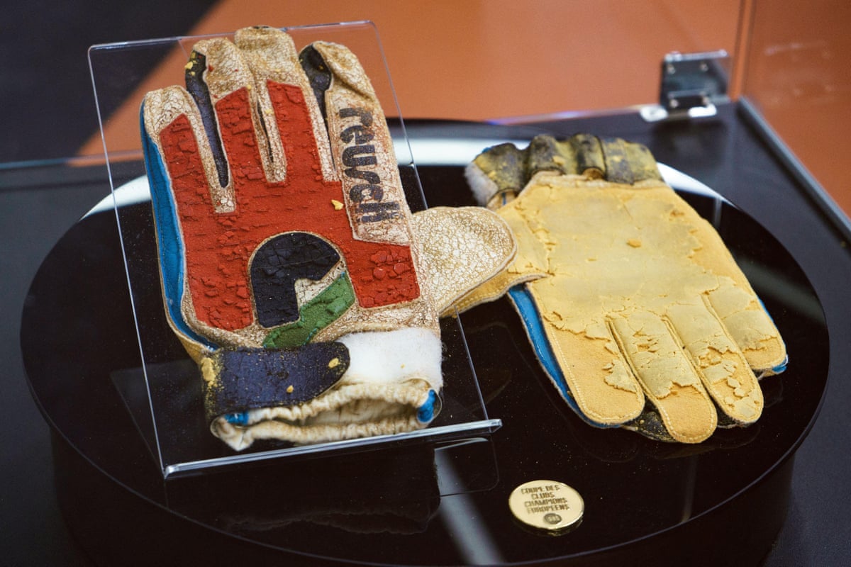 Helmuth Duckadam’s goalkeeping gloves from 1986.