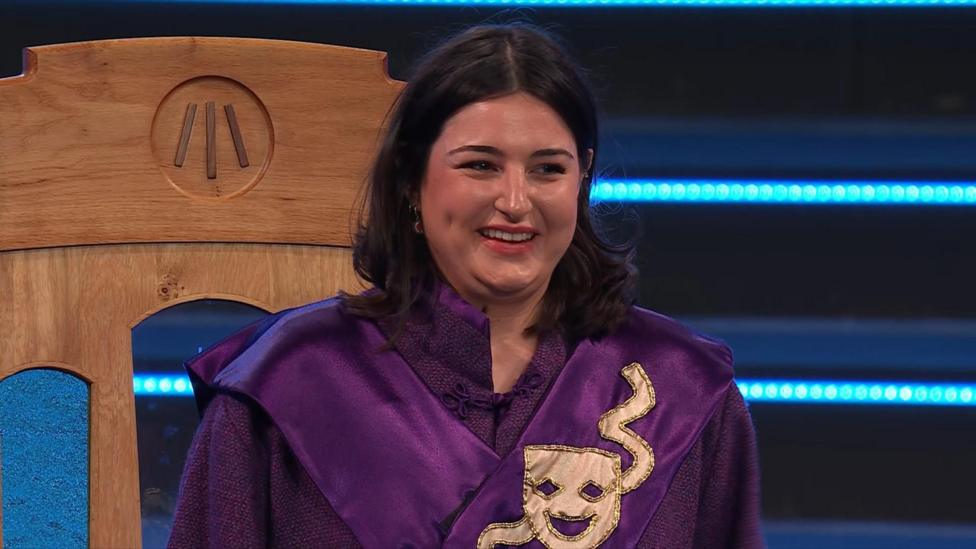 Greta Siôn a enillodd Fedal y Dramodydd y llynedd ac fe gafodd ei drama ei pherfformio ar y maes brynhawn Mercher