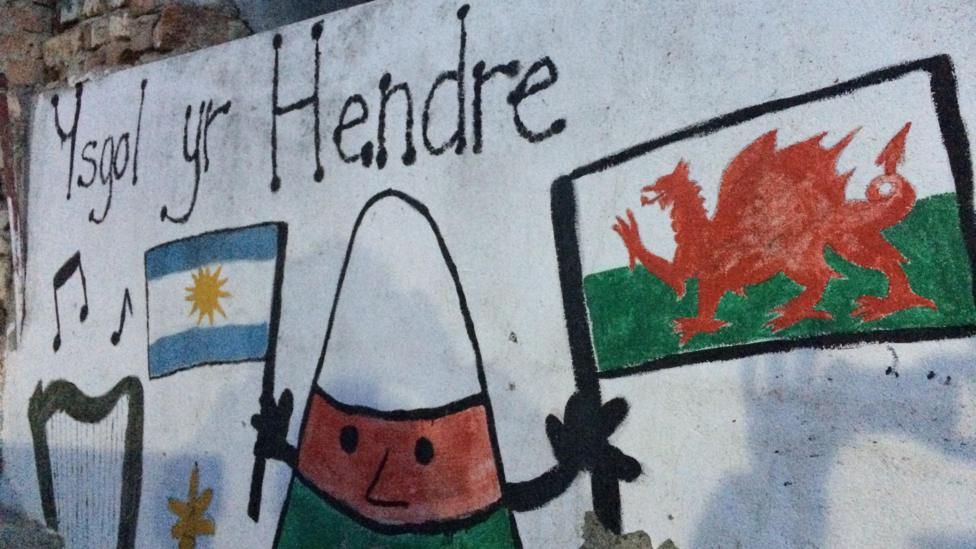A sign in Ysgol Trelew in Trelew, Argentina.