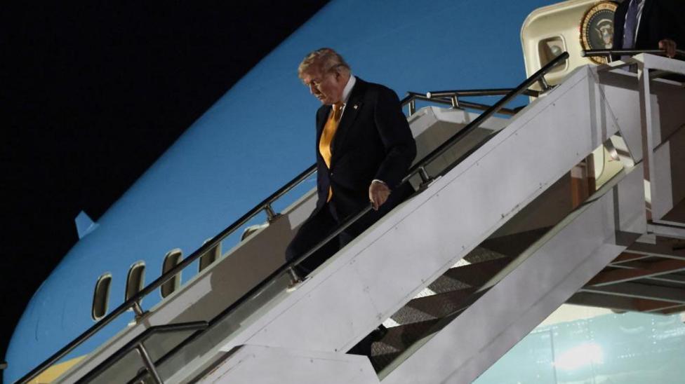 Trump leaves the old AF1 in the UK