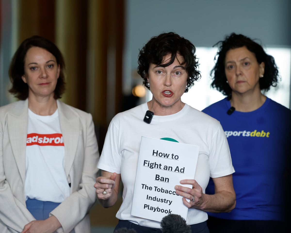 Kate Chaney, centre, Sophie Scamps, left, and Monique Ryan, right.