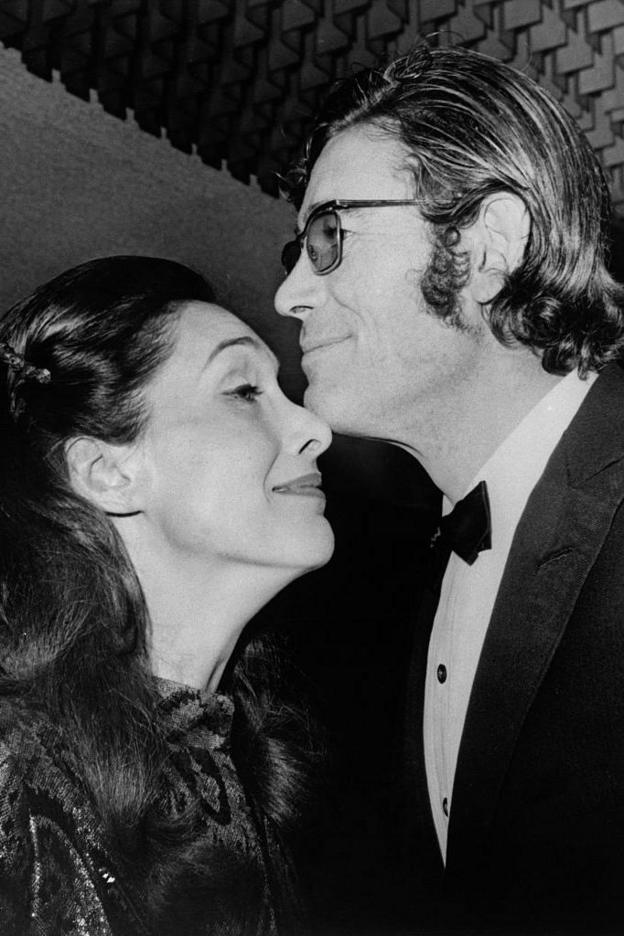 Siân Phillips a Peter O'Toole mewn dangosiad o'r ffilm Murphy's War yn 1971