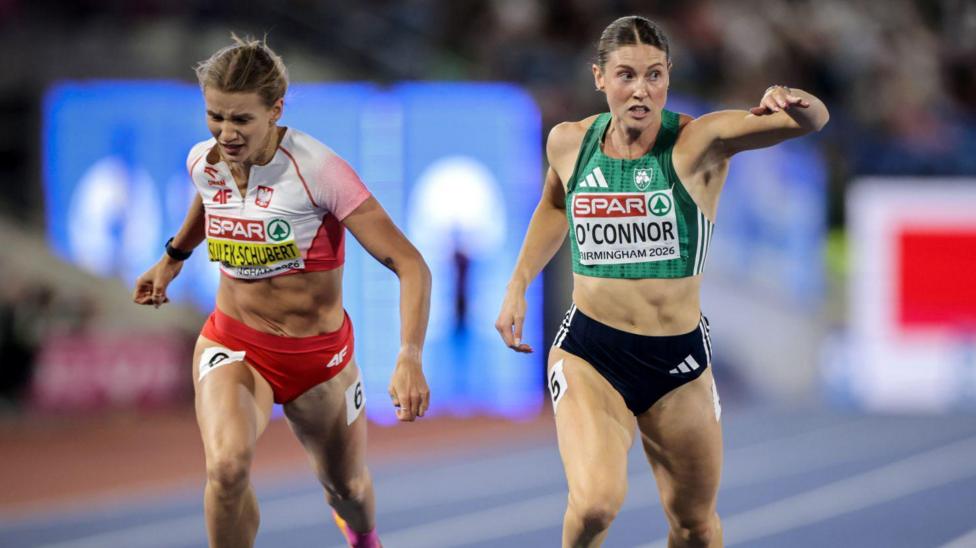 Kate O'Connor pips Adrianna Sulek-Schubert at the line in heat two of the 200m