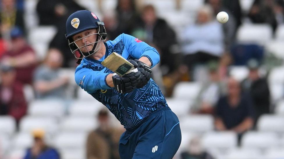 Aneurin Donald batting for Derbyshire