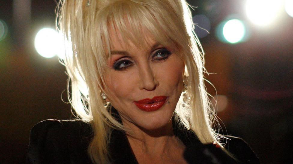 Dolly Parton wearing a black jacket while attending a party following the opening night of 9 to 5: The Musical in Los Angeles in 2008