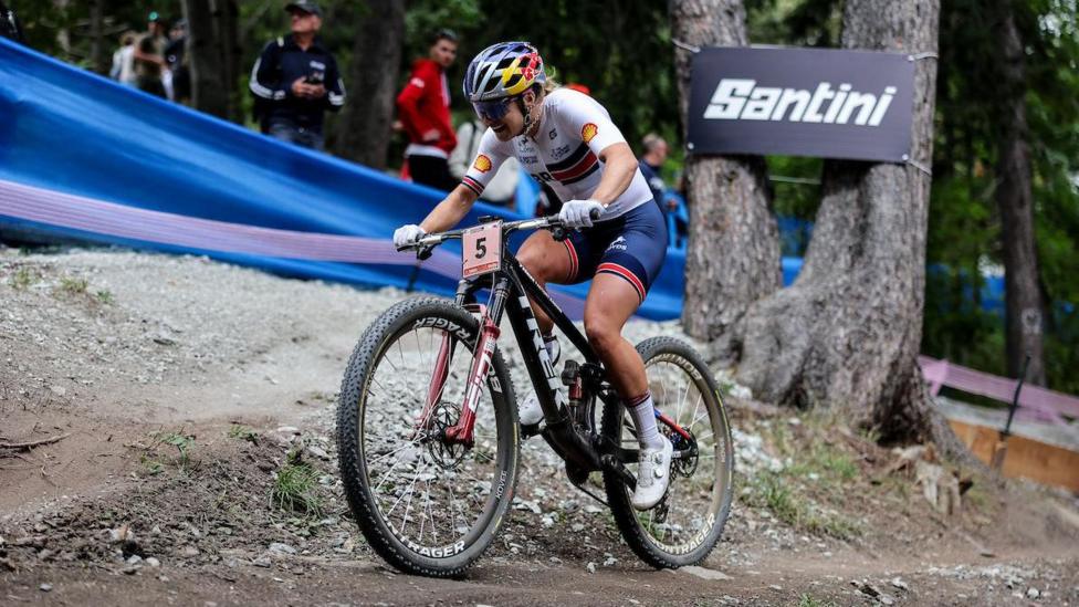 Evie Richards in action on an uphill section of a race