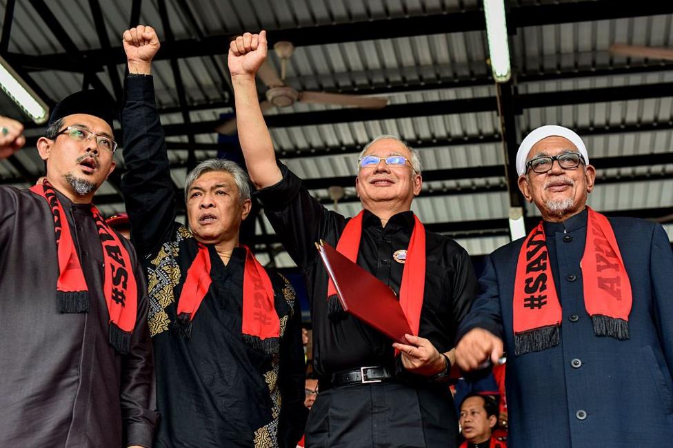 Malaysian Prime Minister Najib Tun Razak gestures while addressing ethnic Rohingya Muslim refugees during a gathering at Titiwangsa Stadium in Kuala Lumpur on December 04, 2016 against the persecution of Rohingya Muslims in Myanmar. (Photo by Chris Jung/NurPhoto via )
