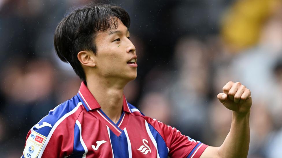 Eom Ji-sung celebrates his first Swansea goal of the season