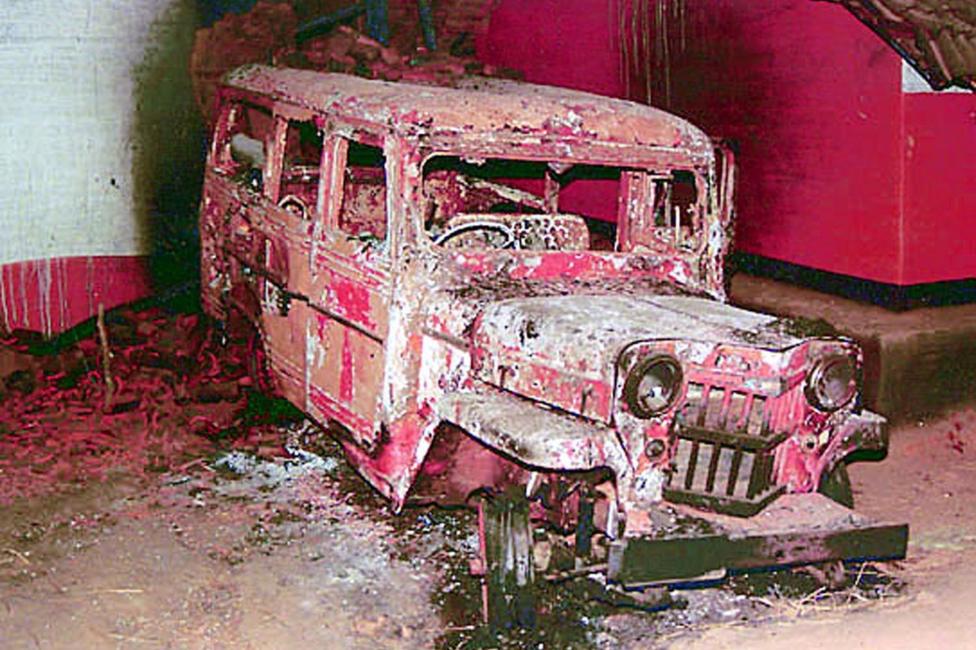 The charred remains of the vehicle, as seen 24 January, in which Australian missionary Graham Stewart Staines and his two children were burnt alive by a mob late 22 January, allegedly from the Hindu extremist Bajrang Dal party. The Hindu nationalists are facing mounting pressure over the burning, which comes after a spate of violence against Christians in the western state of Gujarat. (Photo credit should read ASHOK PANDA/AFP via )