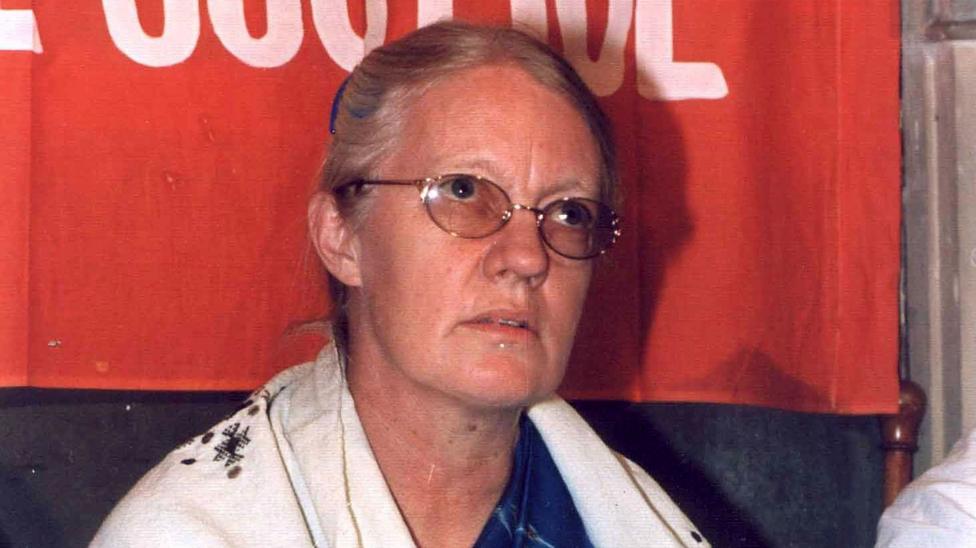 Glady Staines, Wife Of Australian Missionary Graham Staines Who Was Killed By Hindu Militancy, Speaks At A Press Conference In New Delhi, November 18, 1999. She Announced That She Will Continue Staines' Work With Lepers. (Photo By T.C. Malhotra/)