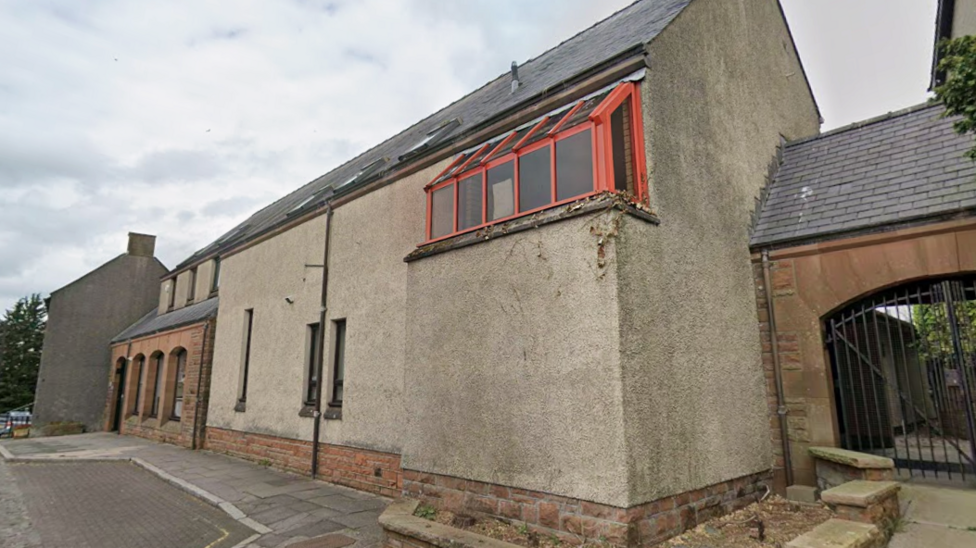 A council resource centre in sandstone and dark cladding