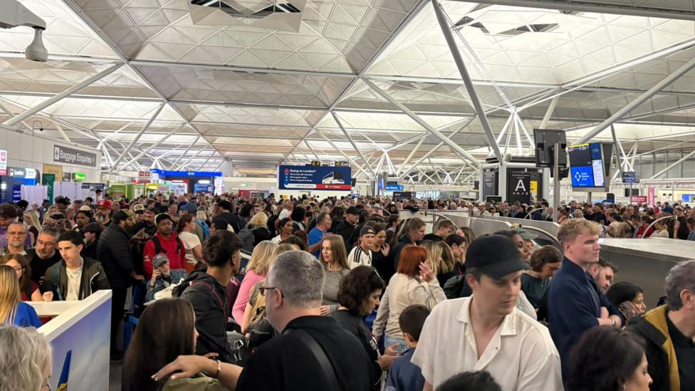 A busy airport full of passengers