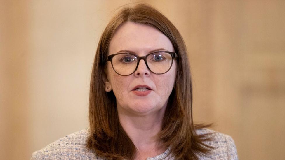 Archibald has shoulder length brown hair.