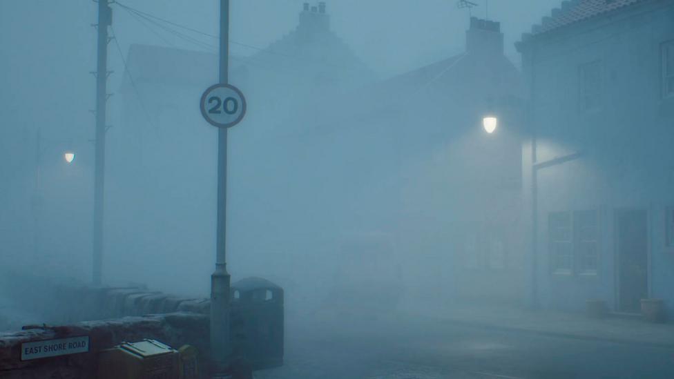 An in-game screenshot of St Amelia in the heavy fog. A 20 mph speed limit sign is on one of the lamp posts and a street light is shining in the distance.